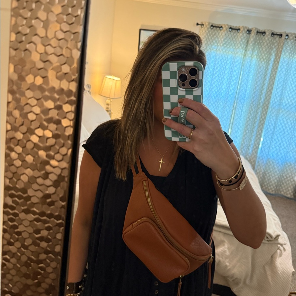 Universal Thread Tan Crossbody Bag